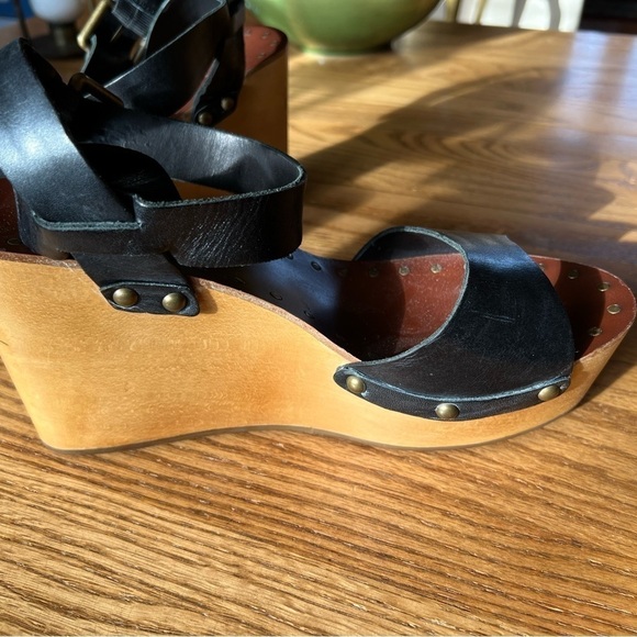 Ash Sandel's Women's 10 Vivan Wooden Platform 4” Wedges Studded Size 10 - Picture 2 of 11